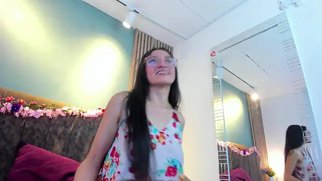 Snapshot of HannaWen_ chatting on May 27, 2026, 8:28 pm HannaWen online show from May 27, 2026, 8:28 pm