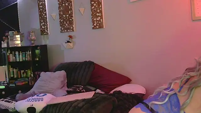 Alicethickpeach online show from April 3, 2026, 11:14 pm