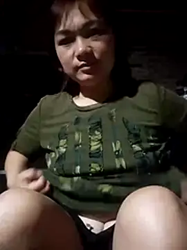 cute-hiphop online show from May 4, 2026, 10:39 pm