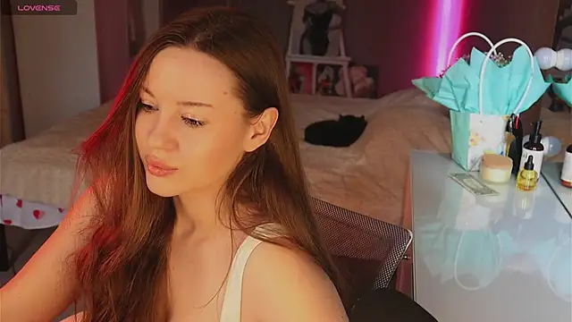 Alisia here online show from April 14, 2026, 11:27 am