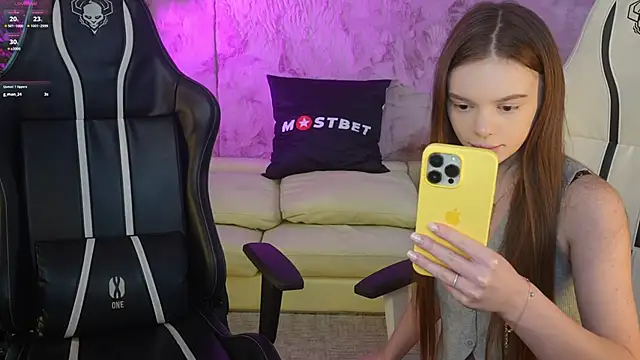 Snapshot of Zlata_Sky chatting on December 24, 2024, 7:44 pm Zlata Sky online show from December 24, 2024, 7:44 pm