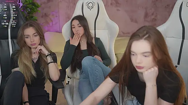 Snapshot of Zlata_Sky chatting on February 5, 2025, 3:42 pm Zlata Sky online show from February 5, 2025, 3:42 pm