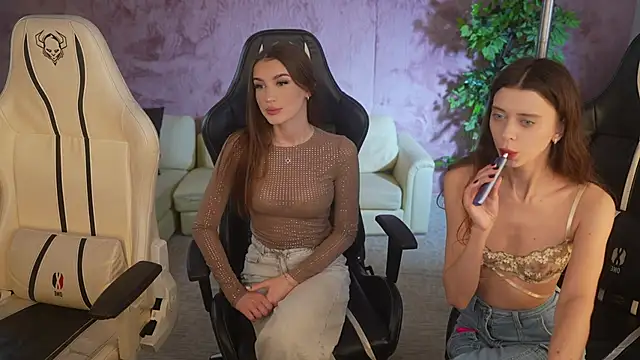 Snapshot of Zlata_Sky chatting on November 5, 2025, 3:23 pm Zlata Sky online show from November 5, 2025, 3:23 pm