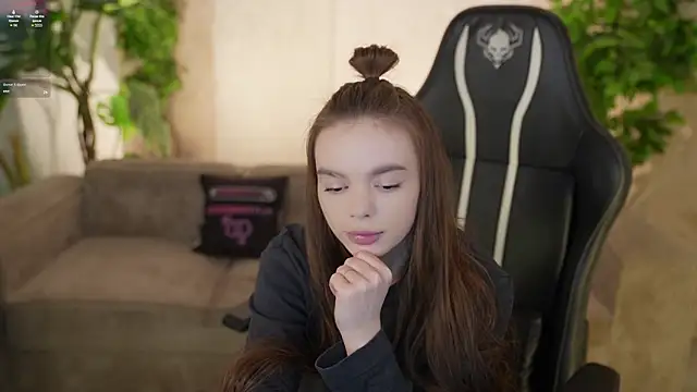 Snapshot of Zlata_Sky chatting on December 13, 2025, 7:53 pm Zlata Sky online show from December 13, 2025, 7:53 pm