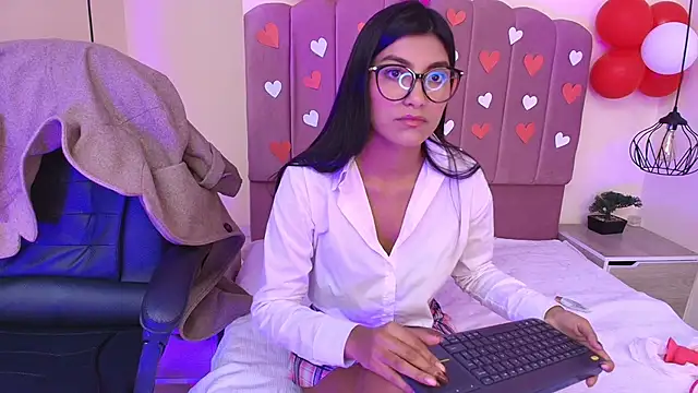 Snapshot of Ateneaaa_ chatting on February 13, 2026, 7:32 pm Ateneaaa online show from February 13, 2026, 7:32 pm