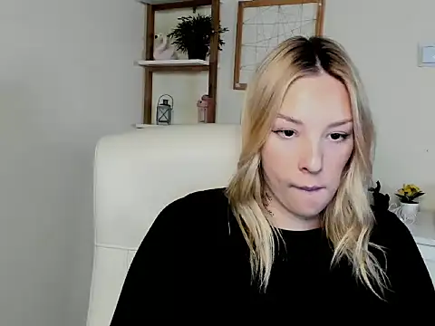 VelvetAngela online show from March 4, 2026, 1:28 pm