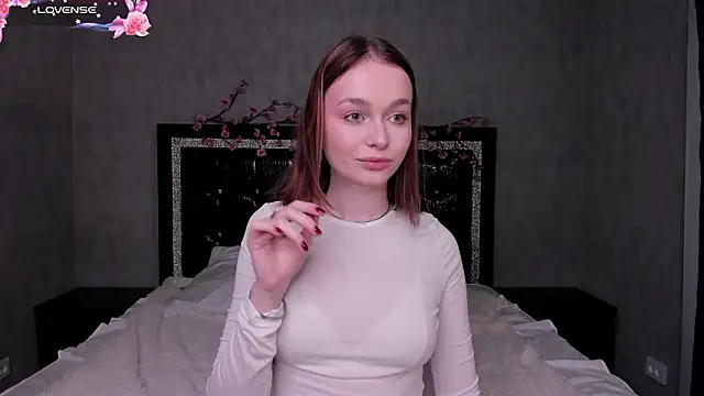 Snapshot of LillianPerry chatting on March 9, 2026, 5:28 pm LillianPerry online show from March 9, 2026, 5:28 pm