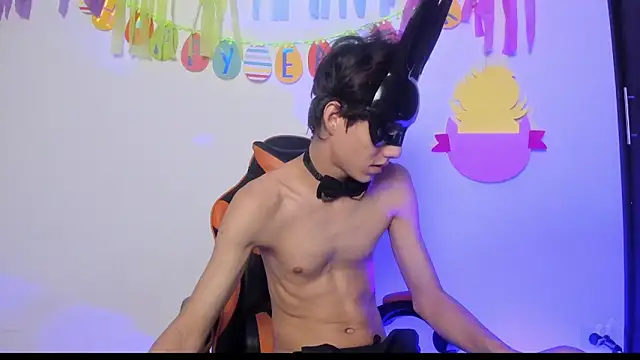 Senpai Lover  online show from April 4, 2026, 8:17 pm