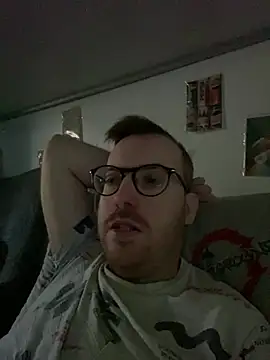 Snapshot of io1Elian chatting on March 31, 2026, 3:01 pm io1Elian online show from March 31, 2026, 3:01 pm