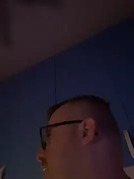 Snapshot of io1Elian chatting on April 10, 2026, 8:24 pm io1Elian online show from April 10, 2026, 8:24 pm
