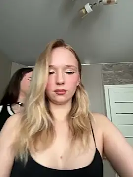 Snapshot of RollDollsi chatting on May 26, 2026, 4:30 am RollDollsi online show from May 26, 2026, 4:30 am