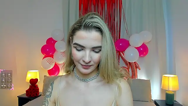 Snapshot of SinLuna_ chatting on February 13, 2026, 3:52 pm SinLuna online show from February 13, 2026, 3:52 pm