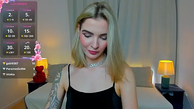 Snapshot of SinLuna_ chatting on February 19, 2026, 9:00 pm SinLuna online show from February 19, 2026, 9:00 pm