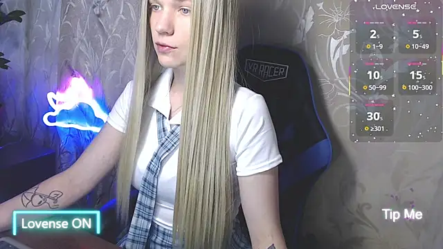 Snapshot of Shiny_Victoria chatting on June 6, 2026, 7:57 am Shiny Victoria online show from June 6, 2026, 7:57 am