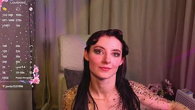 NicoleLuxe online show from April 16, 2026, 9:39 pm