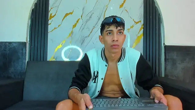 Snapshot of biig_boy chatting on February 11, 2026, 8:25 pm biig boy online show from February 11, 2026, 8:25 pm