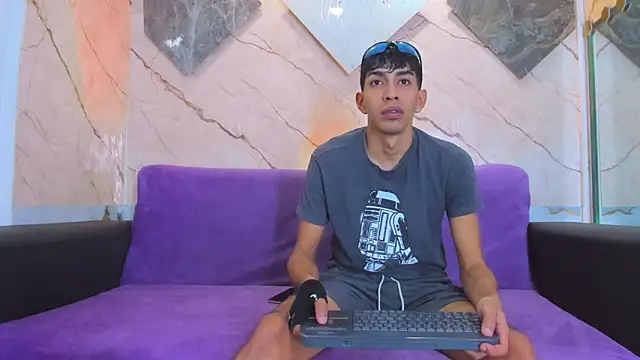 Snapshot of biig_boy chatting on February 15, 2026, 7:43 pm biig boy online show from February 15, 2026, 7:43 pm