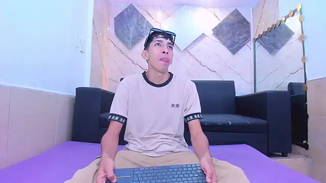 Snapshot of biig_boy chatting on February 16, 2026, 8:05 pm biig boy online show from February 16, 2026, 8:05 pm