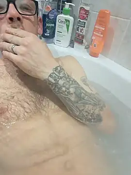 Ukcoiple online show from February 2, 2026, 9:24 pm