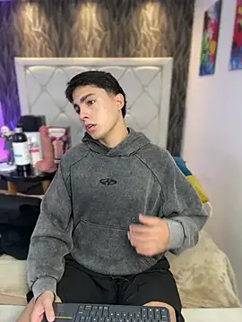 Snapshot of Samu_Hott chatting on February 13, 2026, 8:27 pm Samu Hott online show from February 13, 2026, 8:27 pm