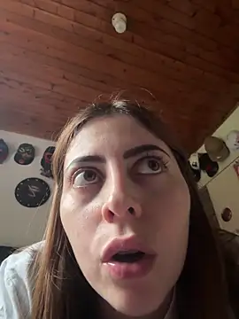 lilasun17 online show from April 8, 2026, 9:48 pm