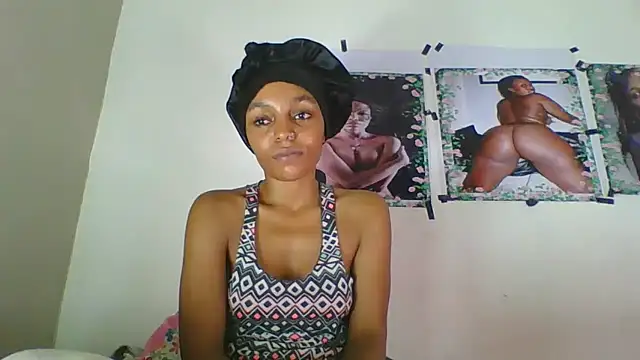 Snapshot of Silk_Couple chatting on February 26, 2026, 11:37 pm Silk Couple online show from February 26, 2026, 11:37 pm