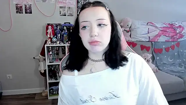 Snapshot of MollysLand chatting on March 19, 2026, 8:07 am MollysLand online show from March 19, 2026, 8:07 am