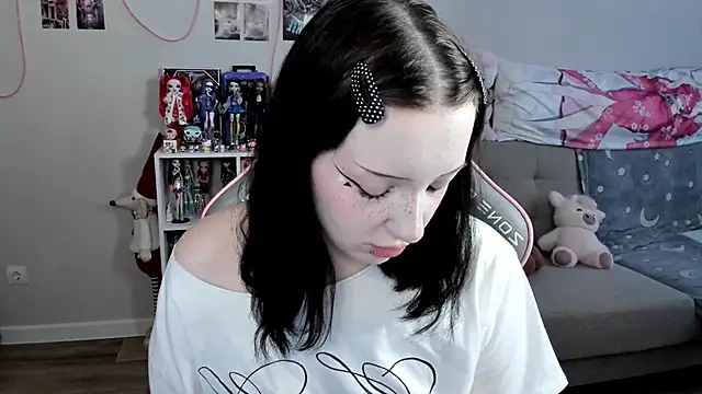 Snapshot of MollysLand chatting on March 30, 2026, 7:53 am MollysLand online show from March 30, 2026, 7:53 am