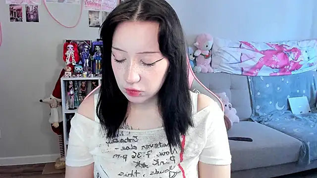 Snapshot of MollysLand chatting on April 1, 2026, 8:26 am MollysLand online show from April 1, 2026, 8:26 am