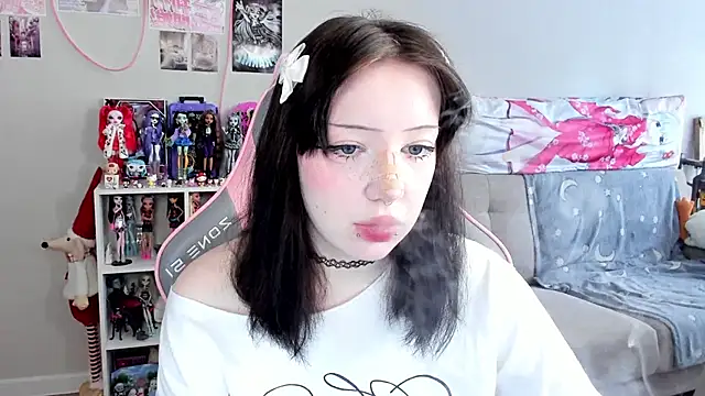Snapshot of MollysLand chatting on April 17, 2026, 9:56 am MollysLand online show from April 17, 2026, 9:56 am