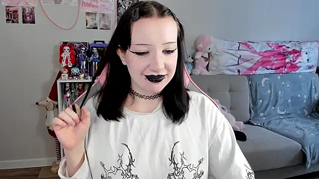 Snapshot of MollysLand chatting on April 20, 2026, 11:02 am MollysLand online show from April 20, 2026, 11:02 am