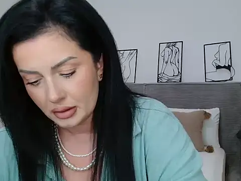 Snapshot of Jasmin0e chatting on May 2, 2026, 2:33 pm Jasmin0e online show from May 2, 2026, 2:33 pm