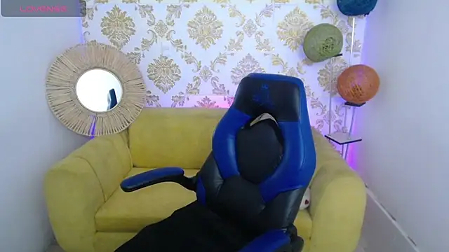 Snapshot of ALISS_M_ chatting on February 9, 2026, 10:25 pm ALISS M online show from February 9, 2026, 10:25 pm