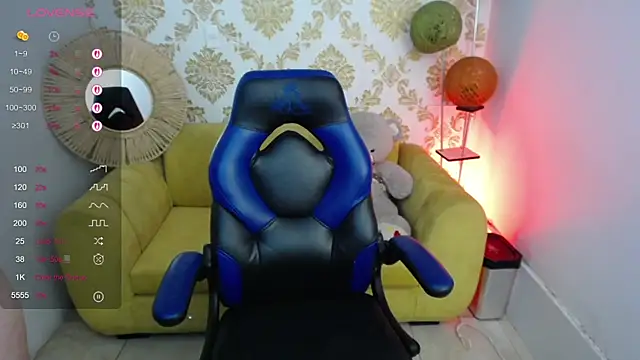 ALISS M  online show from April 16, 2026, 9:39 pm