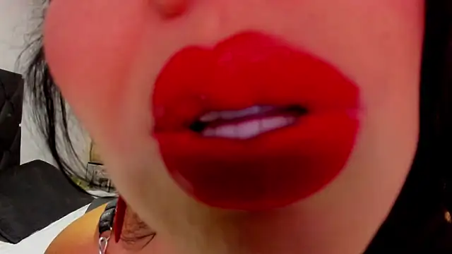 Snapshot of LINDA_BLER chatting on April 12, 2026, 8:14 pm LINDA BLER online show from April 12, 2026, 8:14 pm