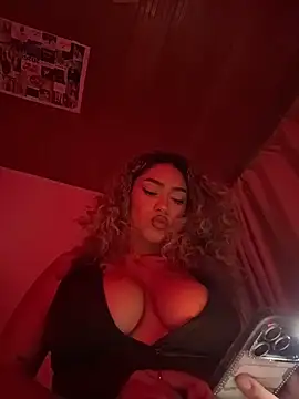 Snapshot of Maddy_Beluci chatting on April 7, 2026, 2:34 am Maddy Beluci online show from April 7, 2026, 2:34 am