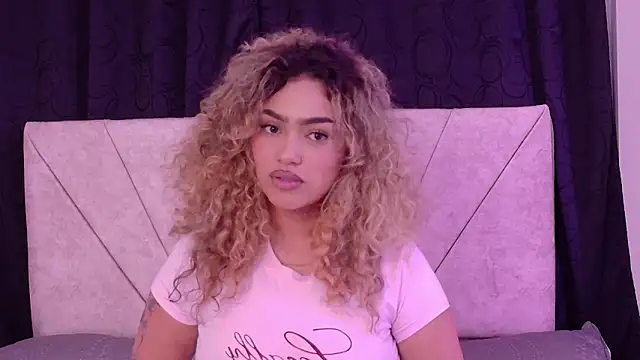 Snapshot of Maddy_Beluci chatting on May 13, 2026, 11:33 pm Maddy Beluci online show from May 13, 2026, 11:33 pm