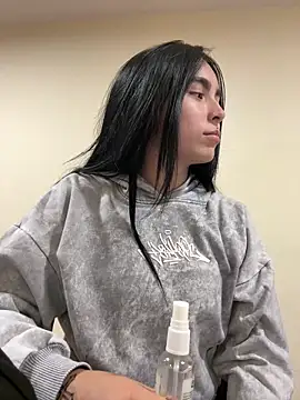 Sara Fernandez  online show from March 9, 2026, 2:10 pm