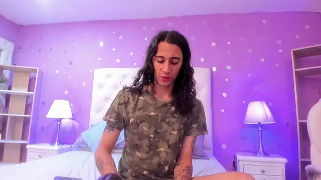 Goldentemptation  online show from February 22, 2026, 1:20 pm