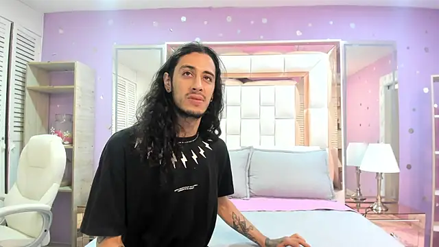 Snapshot of Goldentemptation_ chatting on June 14, 2026, 1:24 pm Goldentemptation online show from June 14, 2026, 1:24 pm