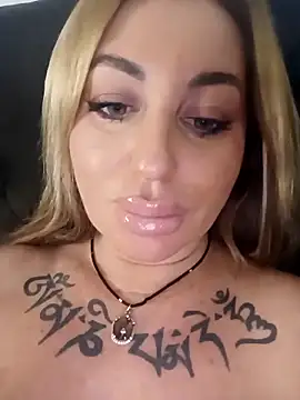 MiaMooly online show from November 24, 2025, 4:18 pm