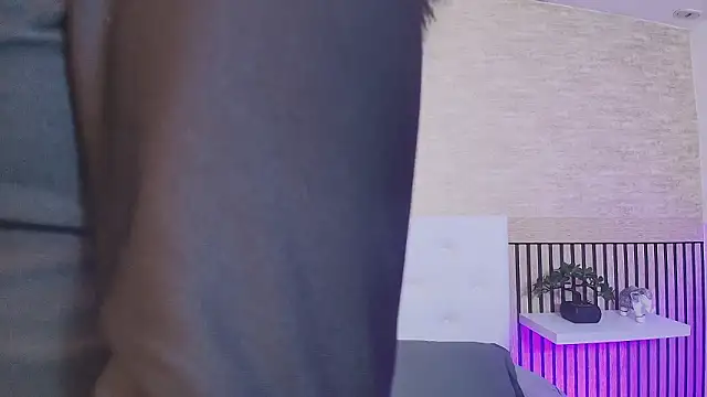 Elizabeth Ferrer online show from March 5, 2026, 11:50 am