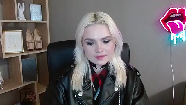 SweetLilyxo online show from February 19, 2026, 2:57 pm