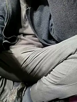 Snapshot of Aww21 chatting on February 16, 2026, 7:54 pm Aww21 online show from February 16, 2026, 7:54 pm