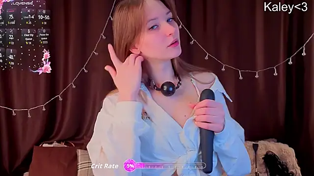 Snapshot of FloWkaley chatting on March 30, 2026, 5:25 pm FloWkaley online show from March 30, 2026, 5:25 pm