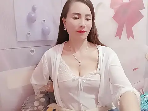 Snapshot of Hello-Kitty001 chatting on February 18, 2026, 1:18 pm Hello-Kitty001 online show from February 18, 2026, 1:18 pm