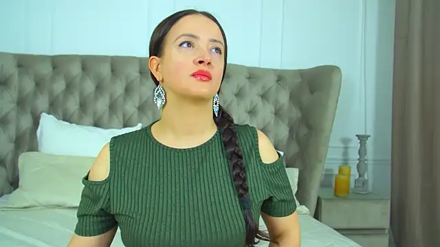 Snapshot of ElinaBellucci chatting on April 3, 2026, 4:10 am ElinaBellucci online show from April 3, 2026, 4:10 am