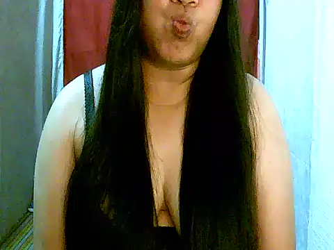 Snapshot of strip_berry chatting on February 14, 2026, 12:35 pm strip berry online show from February 14, 2026, 12:35 pm