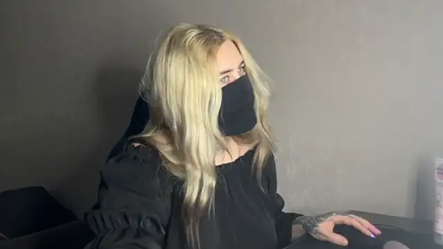 Snapshot of UnaXyling chatting on February 4, 2026, 8:31 am UnaXyling online show from February 4, 2026, 8:31 am