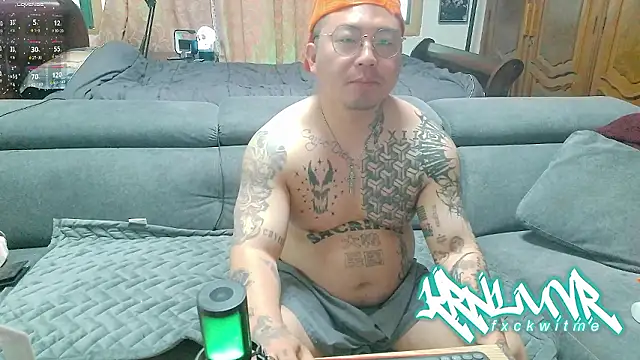 fxckuno online show from April 9, 2026, 4:23 am